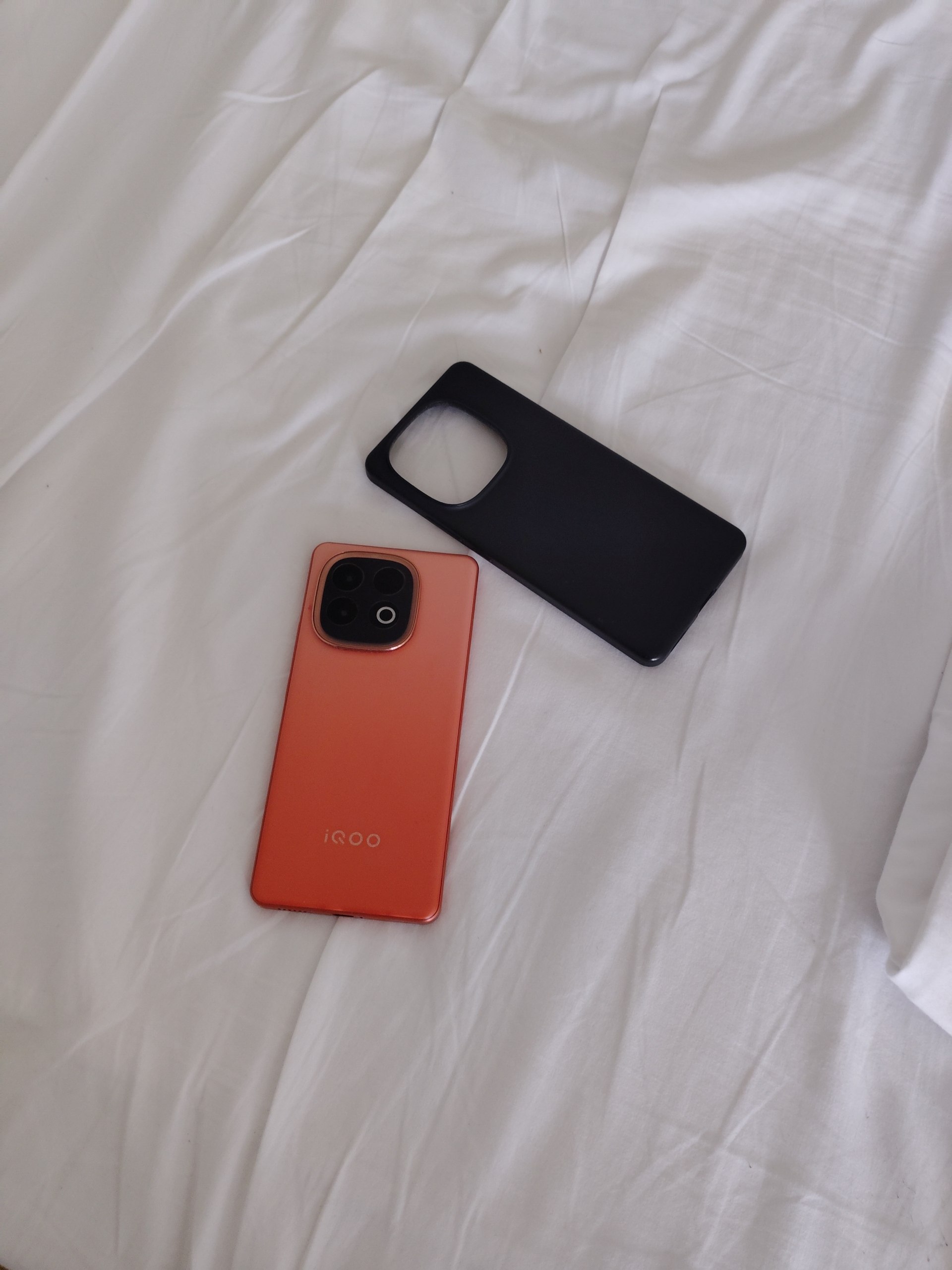 IQOO Z10 Turbo Pro Snapdragon 8s gen 4 в идеале Почти 3.000.000 баллов в Антуту. 12/256 Гб