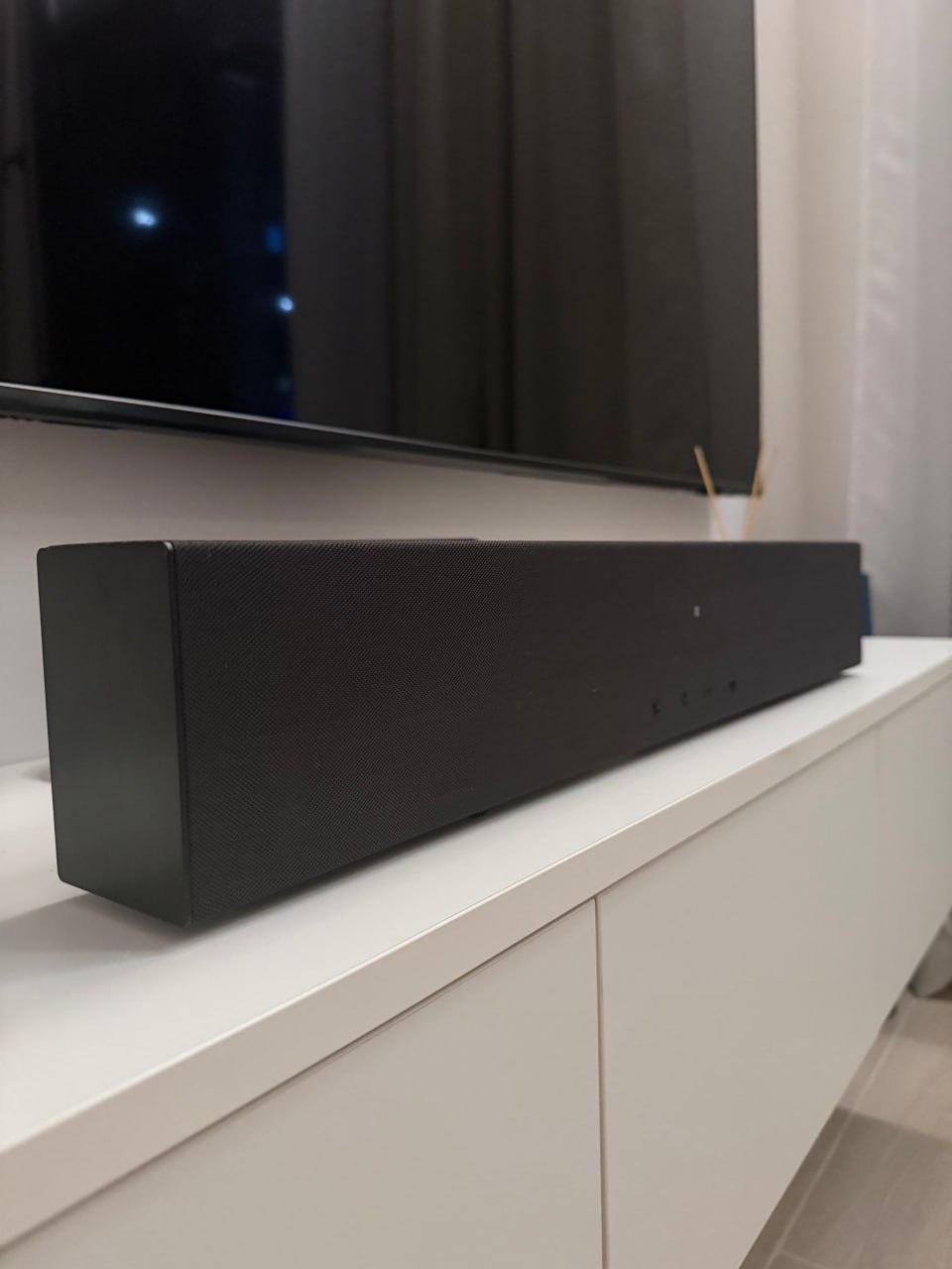 Саундбар Samsung HW-C400 2.0 Channel Soundbar with Built-in Woofer. Состояние отличное, по