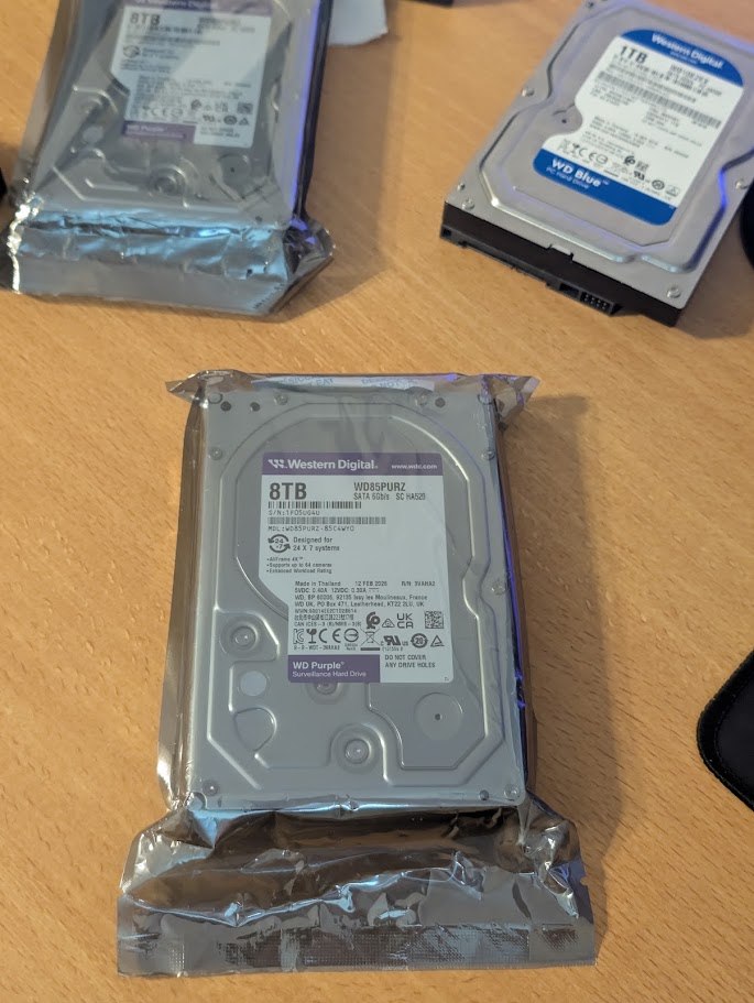 Продам Новый жесткий диск, запакованный Western Digital 8TB HDD Цена будет 720 лари ( такж
