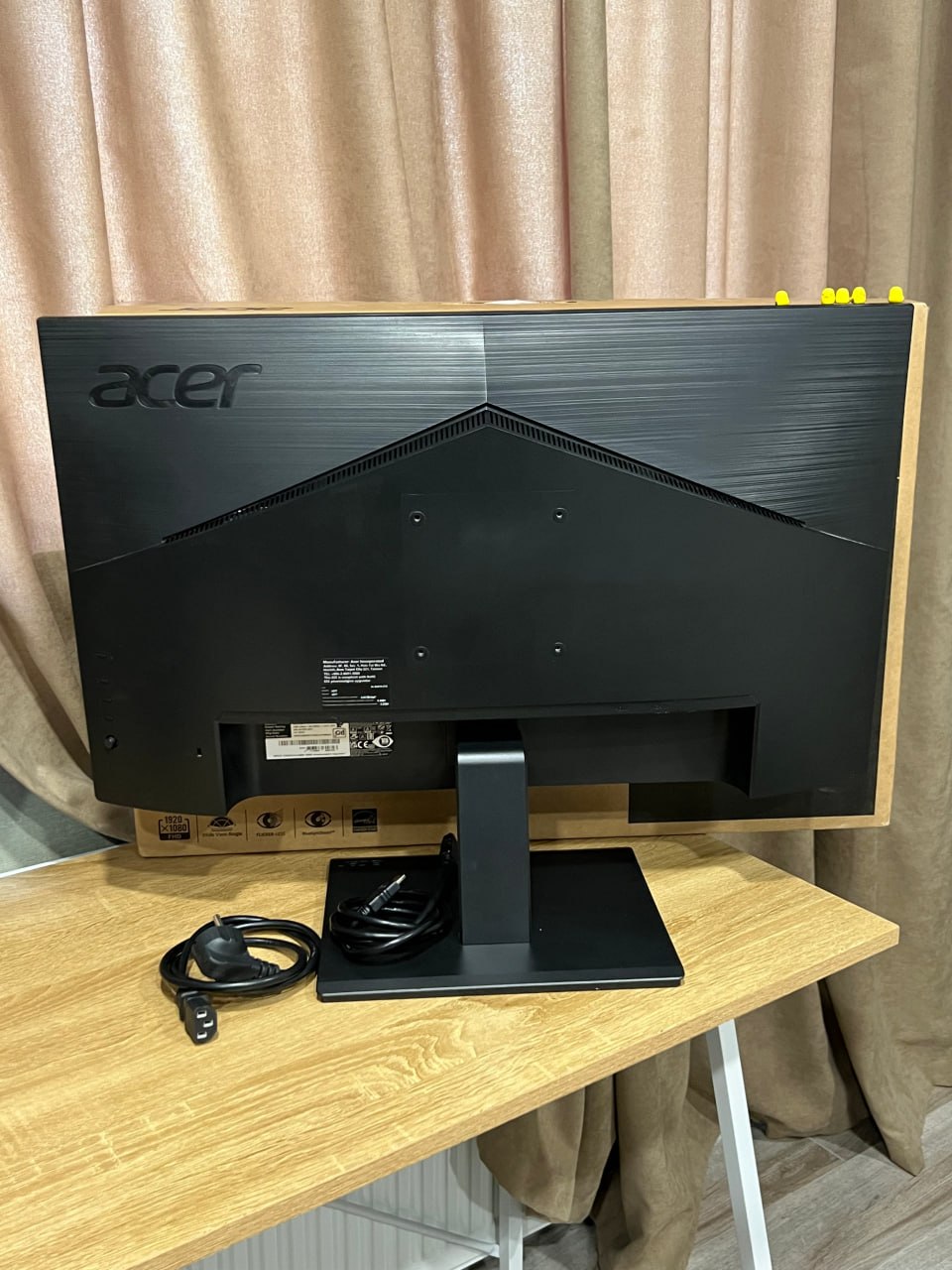 Монитор Acer 27″ в отличном состоянии. Разрешение Full HD 1920×1080. Отдаю вместе подставк