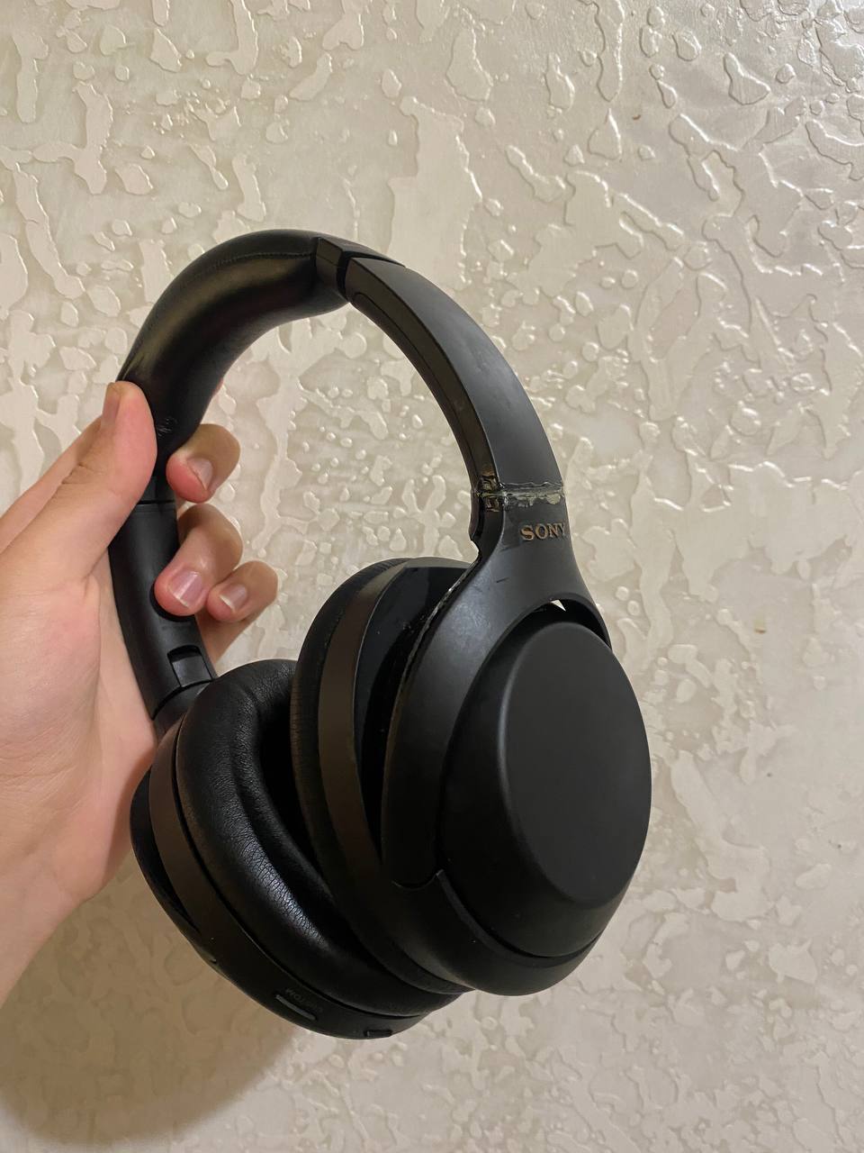 Продам Sony WH-1000XM4. Наушники полностью рабочие: звук, микрофон, Bluetooth и шумоподавл