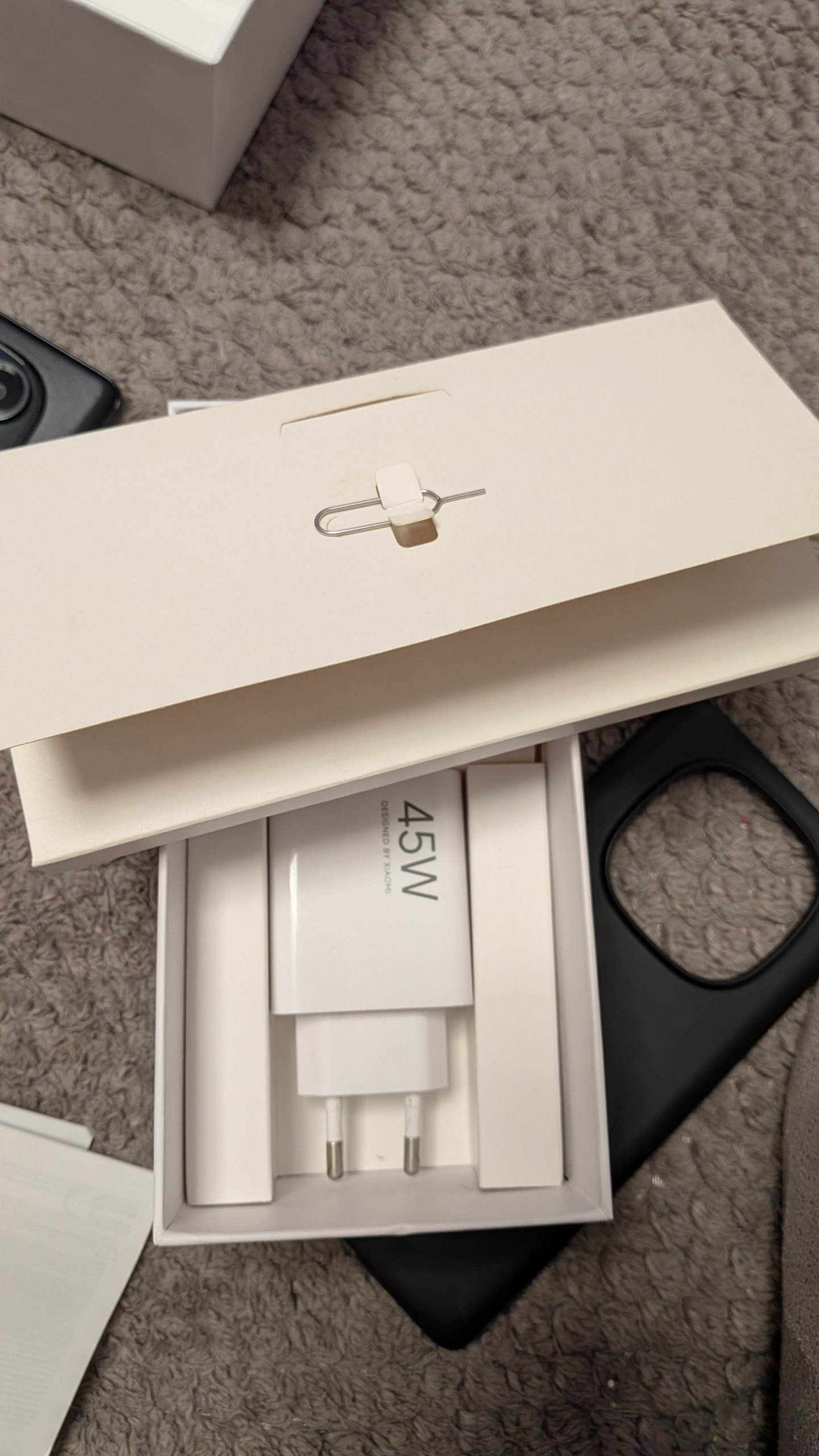 Продаю Xiaomi Redmi Note 14 Pro📱 Покупался в зумере - с коробкой ещё на гарантии. В компле
