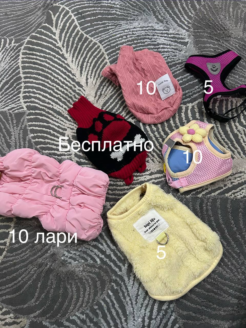 Продам вещи на маленькую собачку, шлейки, розовые кофточка и курточка - новые. Размер XS