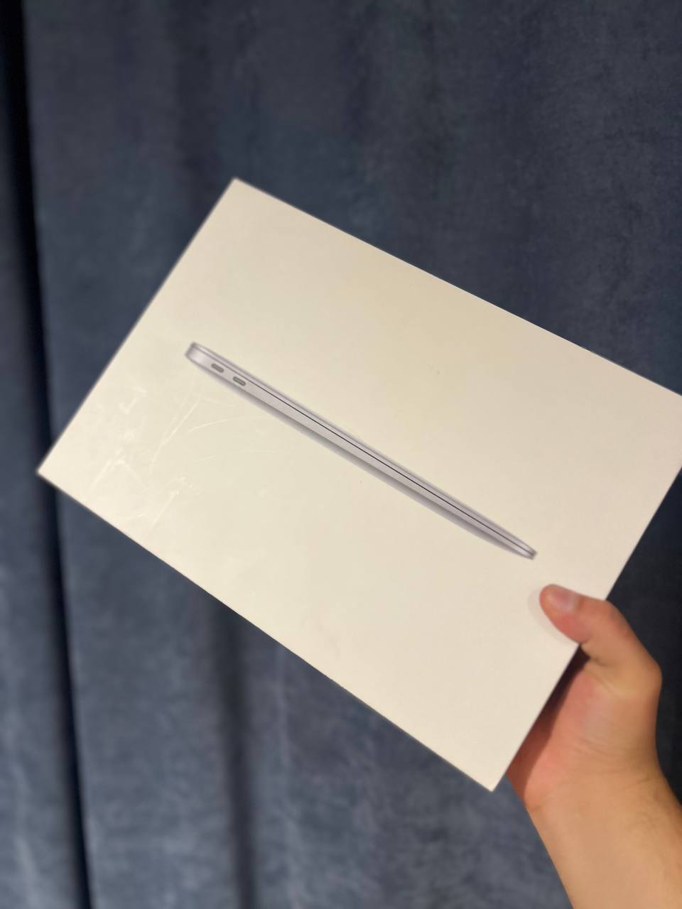 MacBook Air 2020 на базе процессора Intel Core i3 с конфигурацией памяти 8/256 ГБ. Отличны