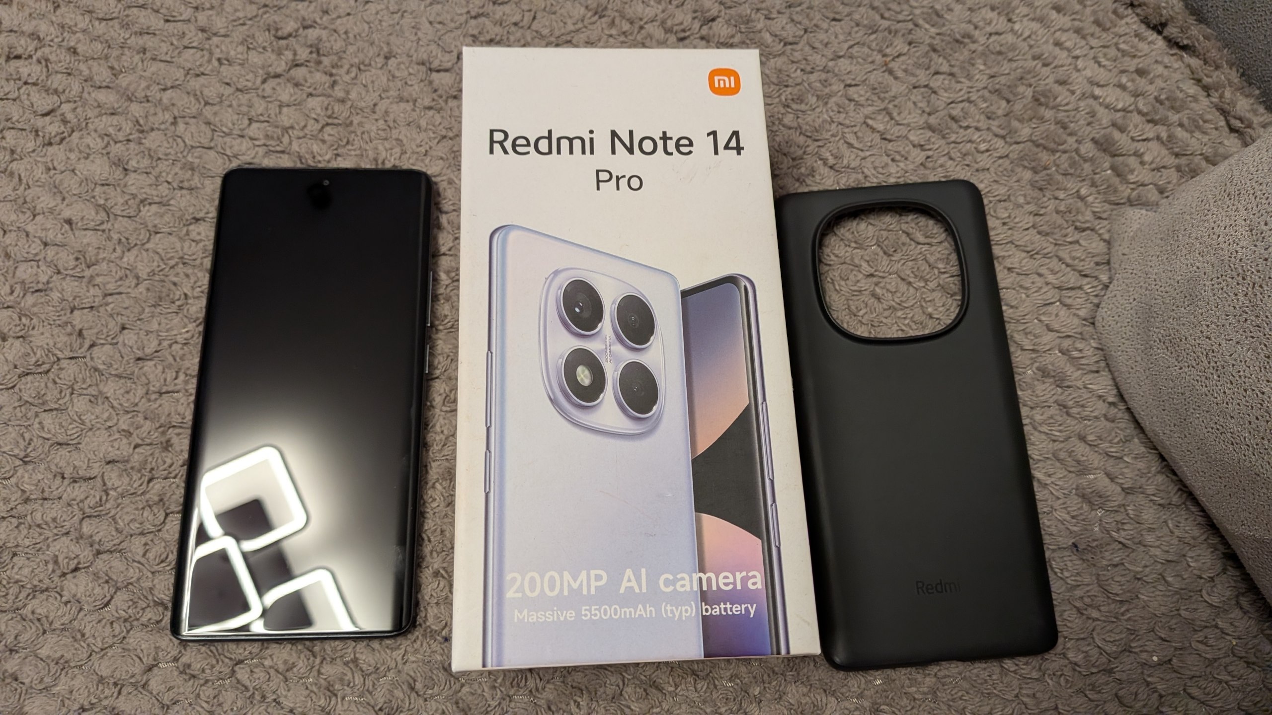 Продаю Xiaomi Redmi Note 14 Pro📱 Покупался в зумере - с коробкой ещё на гарантии. В компле