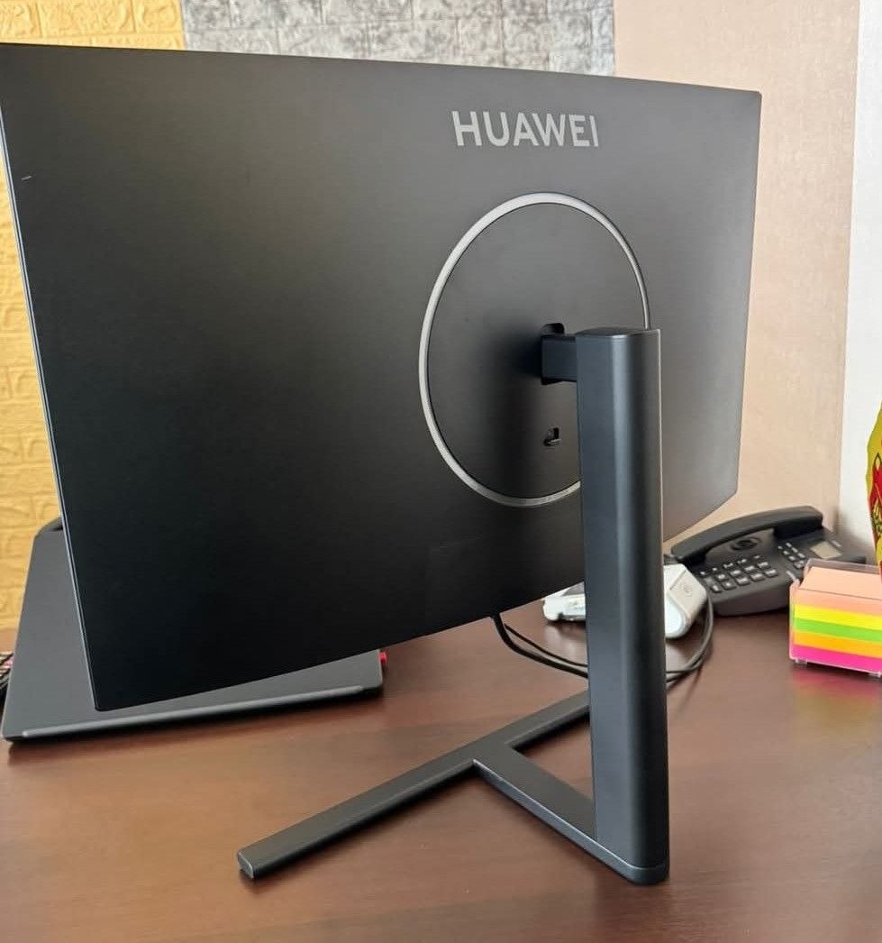 Изогнутый монитор HUAWEI MateView GT 27 Разрешение 2560х1440, 165 Гц Имеет вход HDMI и Dis