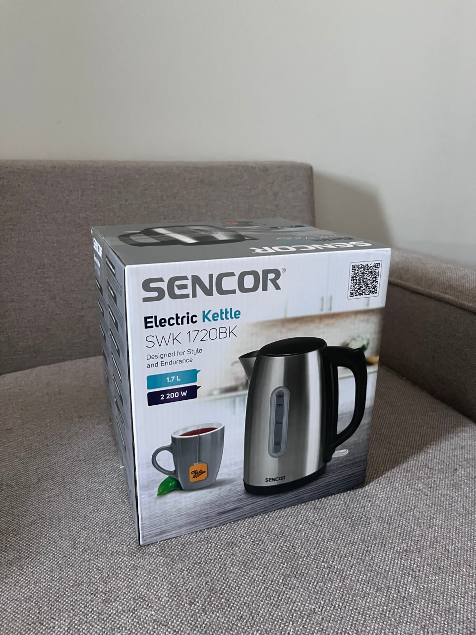 Продаю абсолютно новый электрический чайник Sencor SWK 1720BK. Не использовался, коробка д