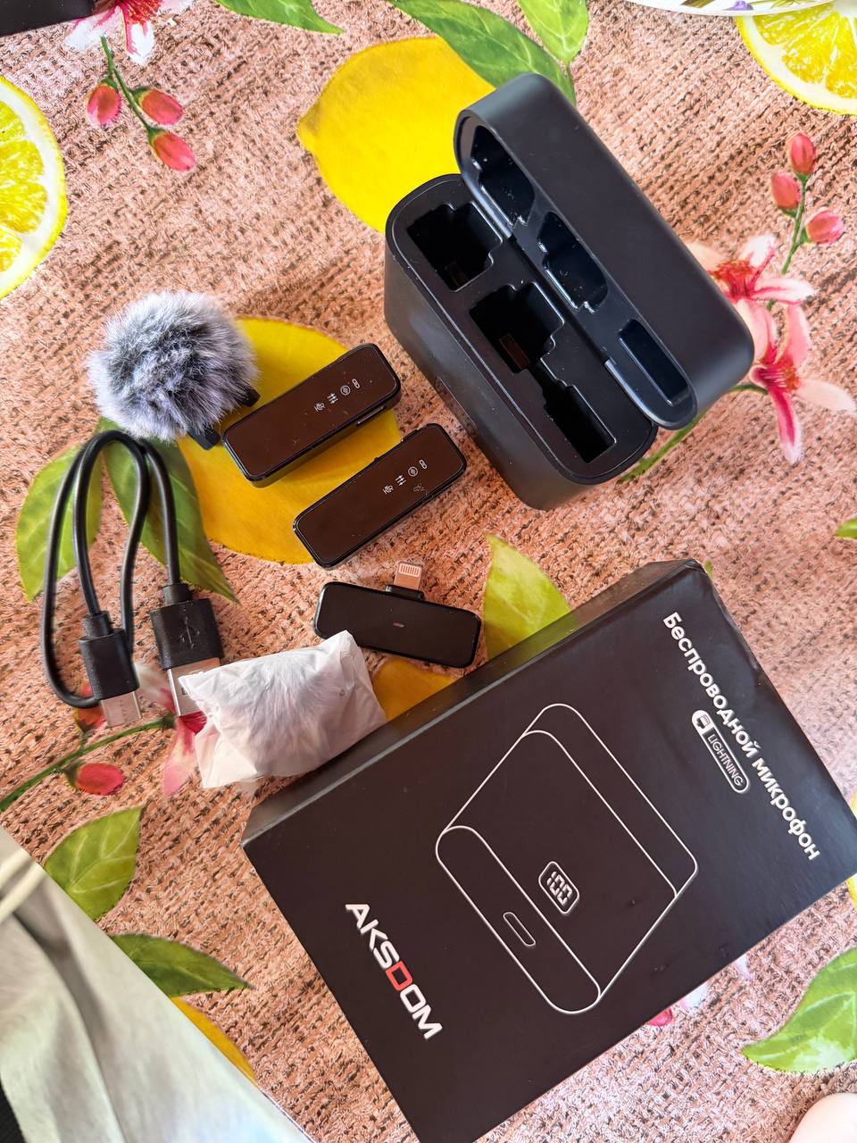 СРОЧНО: Беспроводная микрофонная система 2-в-1 AKSDOM (Lightning / iPhone) — 45 GEL Продаю
