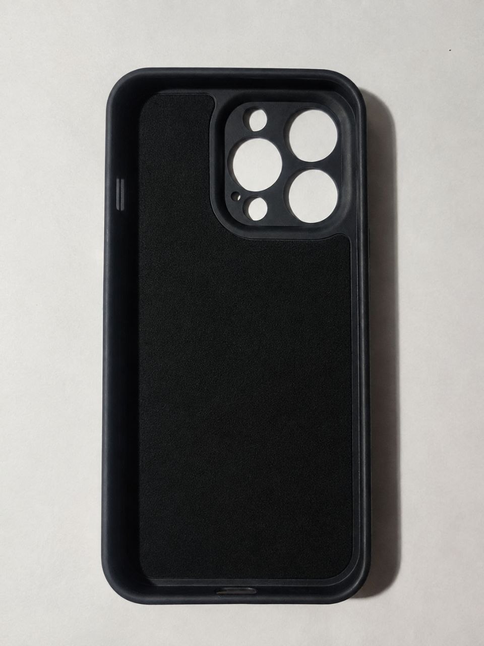 Чехол на iPhone 13 pro Черный с кольцом, состояние хорошее Цена 15 лари Метро Марджанишвил