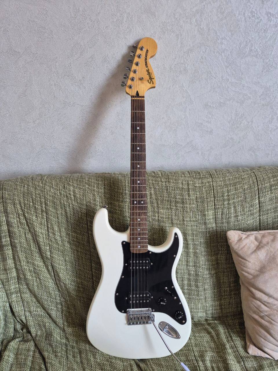 продам электрогитару fender squier stratocaster affinity Сделана в Индонезии двухопорное т